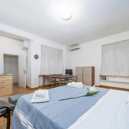 Guesthost - Nest In The