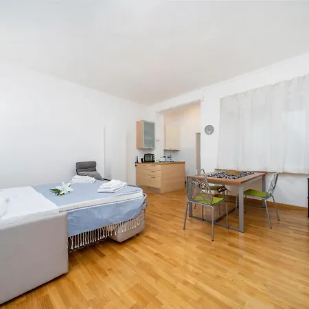 Apartmán Guesthost - Nest In The