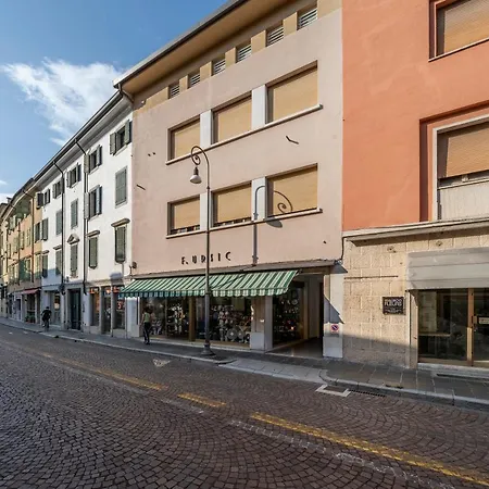 Guesthost - Nest In The Apartmán