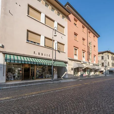 Nest In The アパート ウーディネ